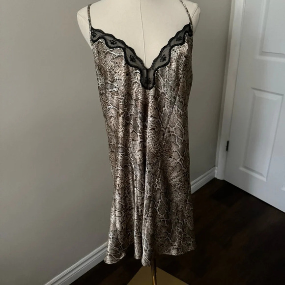 Vintage satin animal  print lace trimmed slip dress 1x - Picture 3 of 8